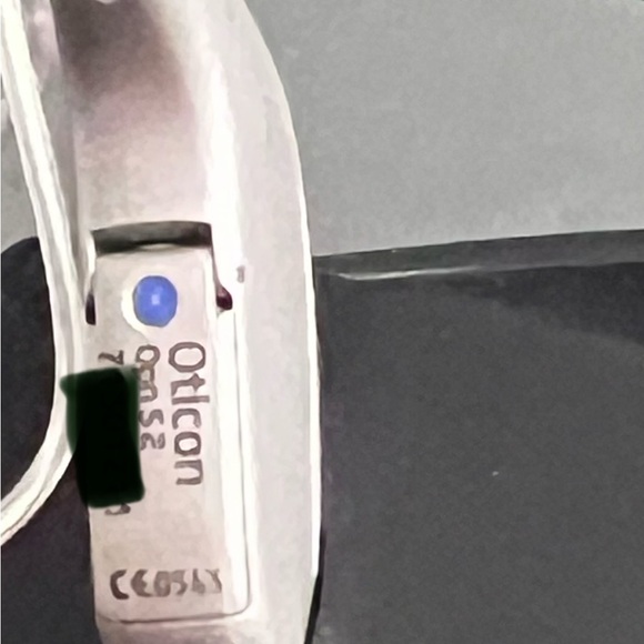 2 Rx Oticon RIC OPN S 2 RIC Silver Hearing Aids with docking station - Picture 3 of 8